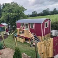 The Feathers Shepherds Hut, ξενοδοχείο σε Áth Eascrach