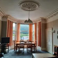 Central Victorian 3 bedroom Apartment with Free Parking And Private Garden