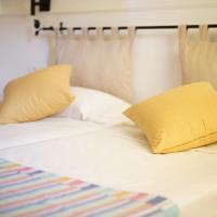 Hostal Yebisah، فندق في سانتا إيولاليا ديل ريو