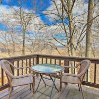 Mountain Creek Condo with Grill Walk to Lifts!, hôtel à Vernon Township