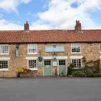 The Fox and Hounds Country Inn, готель у місті Пікерінг