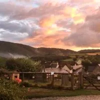 The Royal Oak Inn, hótel í Dunsford