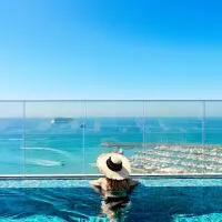The Tower at St Raphael Resort, hotel em Limassol