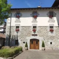 Alojamiento Rural URGAIN I y II, hotell i Lekunberri