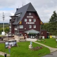 Hotel Pomezí, hotel en Cínovec