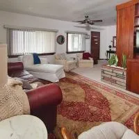 Huge historic, w/large yard & close to beach, מלון במניסטי