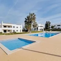 Pêra Secret Garden 1 and Pool by Homing, hotell sihtkohas Pêra