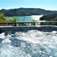 King's View Lodge Harbour View Suite, hotel in Whangaroa