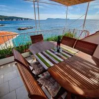Mira Sea Front Guesthouse, hotel v destinaci Komiža