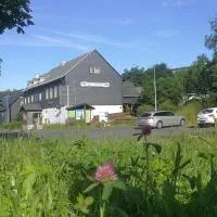 Gasthaus & Pension Am Rennsteig, hotel en Spechtsbrunn