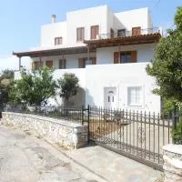 Chrysolithos Kerami Apartments, hotel en Khalkíon