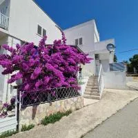 Maslenica-Bougainvillea, hotel a Maslenica