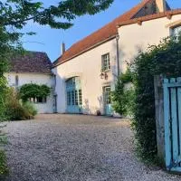 Ferme équestre & Chambres d'hôtes Gateau Stables proche Guédelon, hotel u gradu 'Saint-Amand-en-Puisaye'