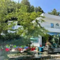 The White Villa, hótel í Bogovë