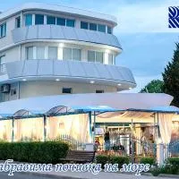 Семеен Хотел "Кораб Ренеса", hotel em Ravda