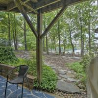 Cozy and Serene High Point Apt with Lake Access!