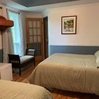auberge les deux tours, готель у місті Jonquière