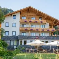 SCHÖNIS-Landhotel, hotel a Bad Mitterndorf