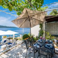 Apartments Ratac Lobrović with private beach and beautiful sunset, hotel a Slano