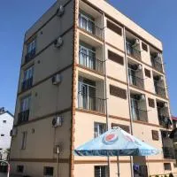 Chaki Hotel، فندق في يوريكي