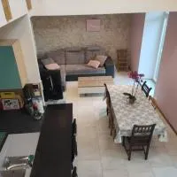 Maison proche gare avec extérieur, hotel din Neufchâteau