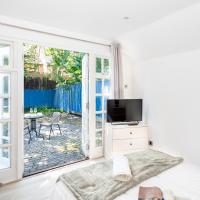 The NEW Greyhound Cottage, hotel in Chigwell