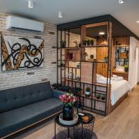 COSea Living: SeaSide Elegant Suite in Harbour 112، فندق في بافوس
