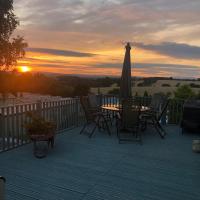 Ribble Valley Escape, 2 bed static caravan with views that take your breath away!, hotel in Clitheroe