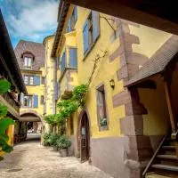 Hôtel De La Couronne, hotel in Riquewihr