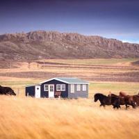 Stóri-Bakki Vopnafjordur Airport - VPN 근처 호텔 Cosy Cottage-Álfabakki-with hot tub