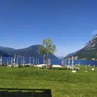 PEONIA 2 posti Wi-Fi AC free park Jacuzzi, hotelli kohteessa Porlezza