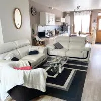 La Maison des Remparts - Gite 3 etoiles pour 8 pers a Loches, hotel en Loches