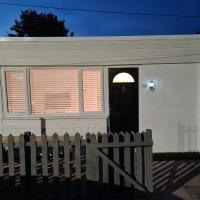 Large Brick Chalet sleeps 6 mins to beach and amusements