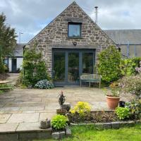 2x King Bedrooms, private living room & bathroom, hotel in Thornhill