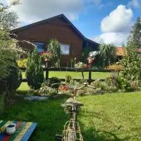 Domek w Kwiatach, hotel en Zyndaki