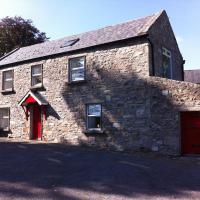 The Stables - 200 Year Old Stone Built Cottage, hotel in Foxford