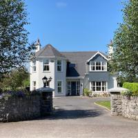Tailors Lodge, Luxurious peaceful Apartment- Castleisland, Kerry, hotel in Castleisland