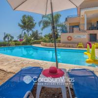 Exceptional Large Villa, Private Heated Pool, Complete Privacy, Prime Location, hotel in Peyia
