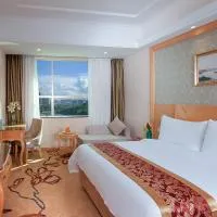 Vienna Hotel Shenzhen Guanlan Renming Road Heping, hótel í Tiantangwei