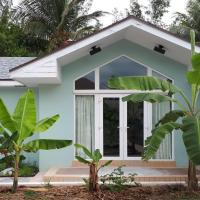 Secluded and Modern Beachfront House, hótel í Nassau