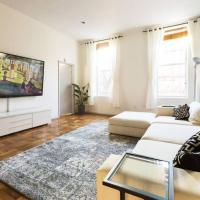 4 Bedroom NYC Apartment, hotell i East Village, New York