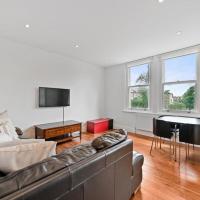 FW Haute Apartments at Ealing, 2 Bedroom and 1 Bathroom Apartment, King or Twin beds with FREE WIFI and FREE PARKING
