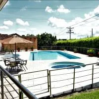 Amazilia Hotel Campestre ubicado en Cerritos cerca a Ukumari, hotel em Pereira