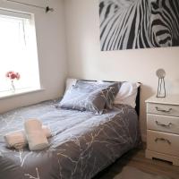 Garden View Ensuite Room with Free Off-Street Parking in Kettering, hotel in Kettering
