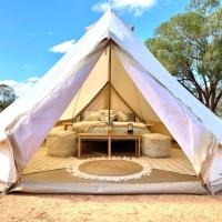 Mungo Roo Bunkhouse and Glamping, hotel in Mungo