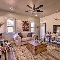 Quiet Kanab Home with Panoramic Views and Porch!, hotel in Kanab