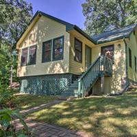 Waterfront Leech Lake Cabin with Dock, Fire Pit, hotel en Cass Lake