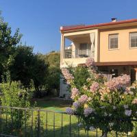 Spacious 2 bedroom family home with mountain vıew, hotel in Datca