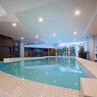 Luxe 2BR Executive Apartment Kingston Pool Parking WiFi BBQ Wine, hotel near Canberra Airport - CBR, Kingston 