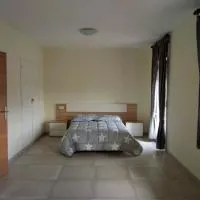 La Villa Hostal, hotell i Calvarrasa de Abajo